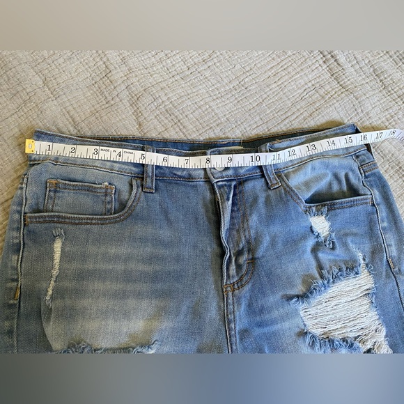 Cello light wash distressed frayed denim shorts sz M - Picture 10 of 10